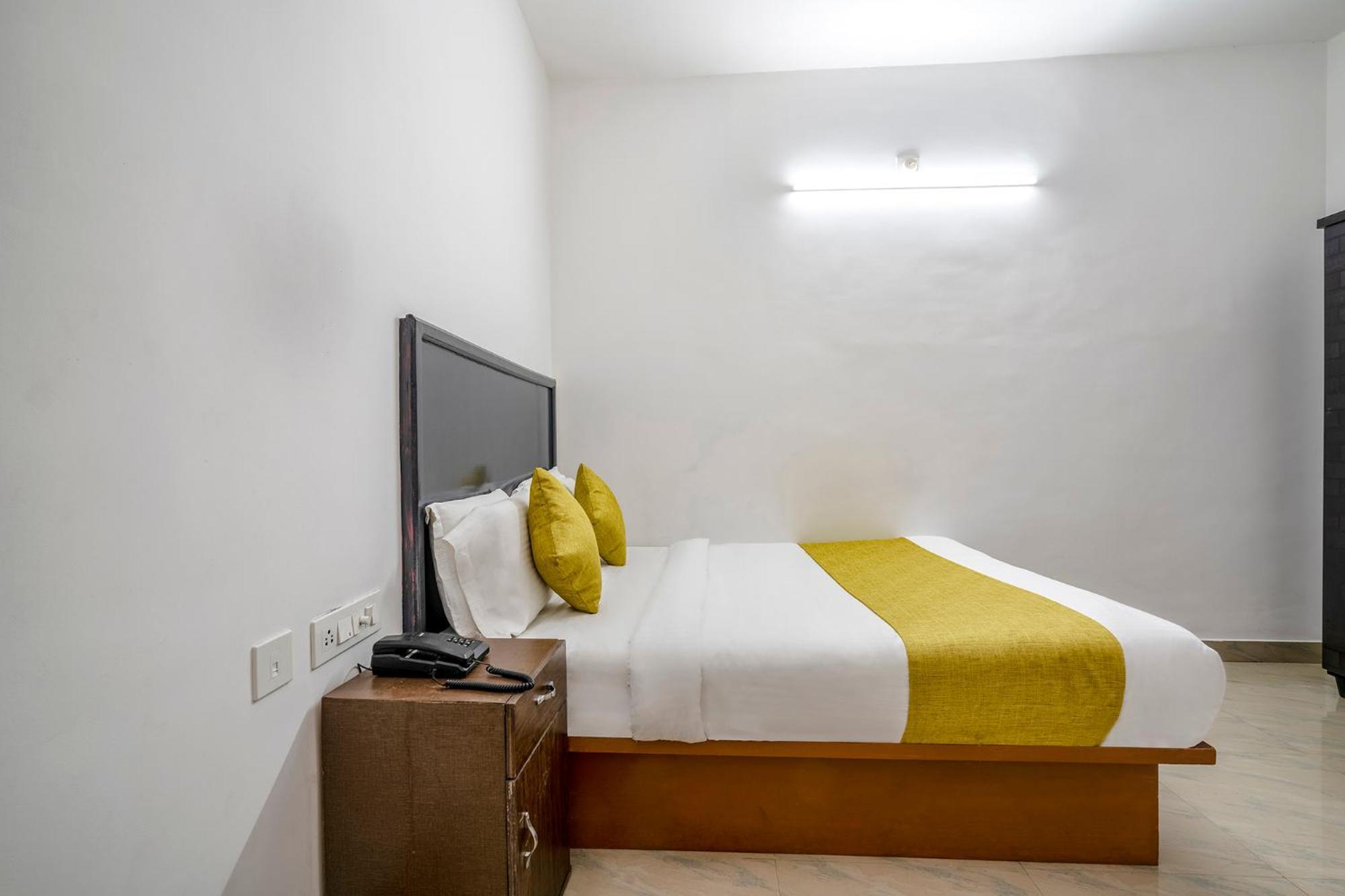 Fabhotel Abrigo Residency Anaviratty Exteriör bild