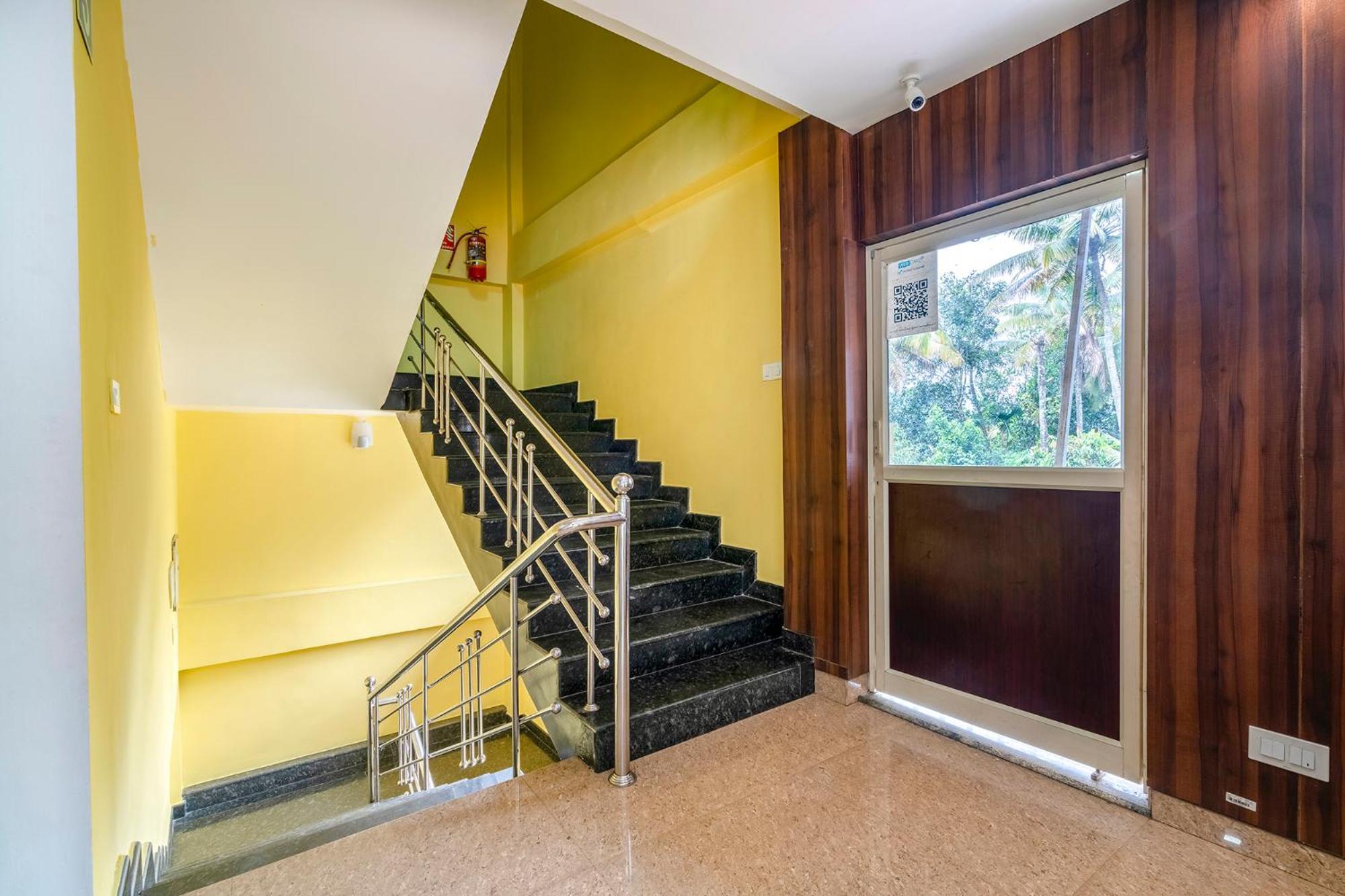 Fabhotel Abrigo Residency Anaviratty Exteriör bild